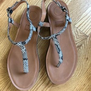 FitFlop snakeskin print sandals - women’s 6
